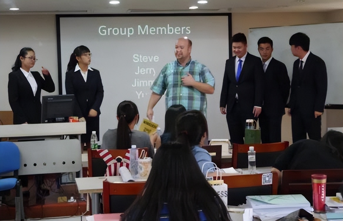 这4所高校适合文科中等生报考，录取分数低实力强，就业前景好