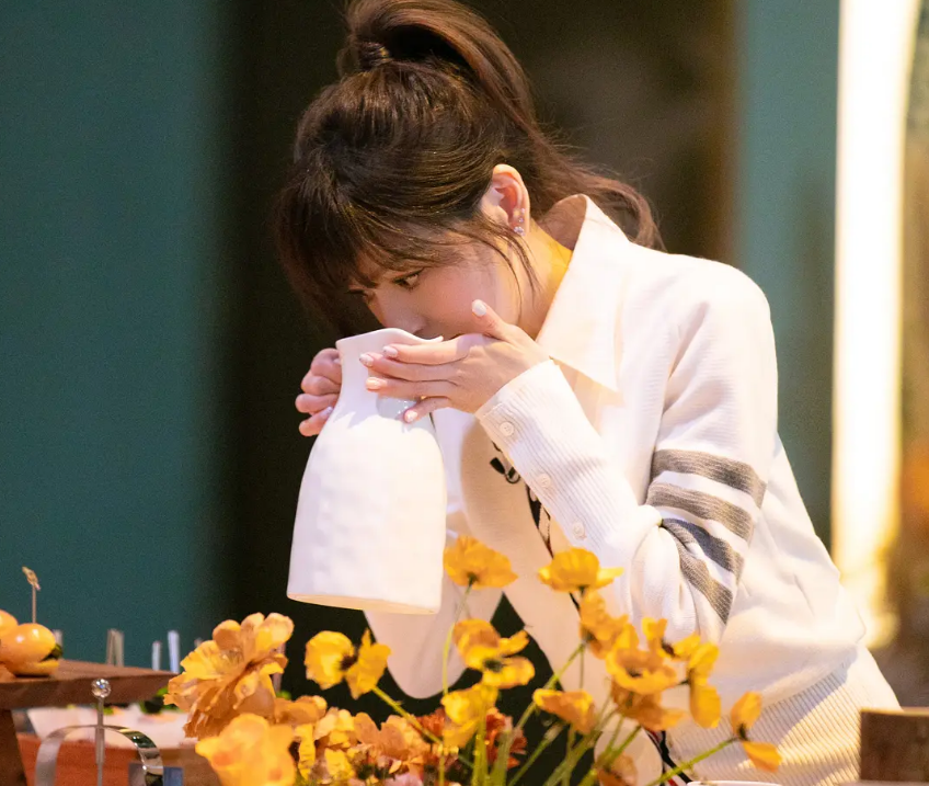 王心凌其实有点不适合真人秀综艺，因为她性格慢热，会有些吃亏