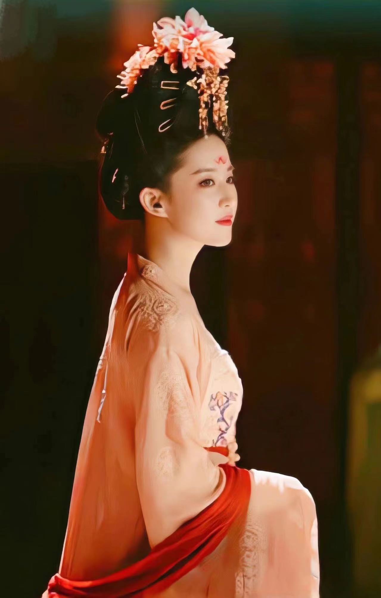 梦华录：赵盼儿身世揭晓，生父地位不输萧相，顾千帆见面需跪拜
