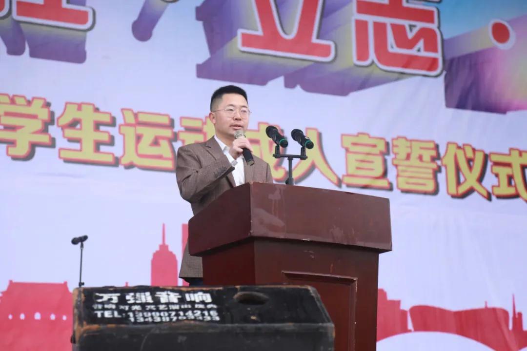 閬中中學(xué)舉行高三學(xué)生成人宣誓儀式(圖22) 閬中中學(xué)舉行高三學(xué)生成人宣誓儀式(圖22)