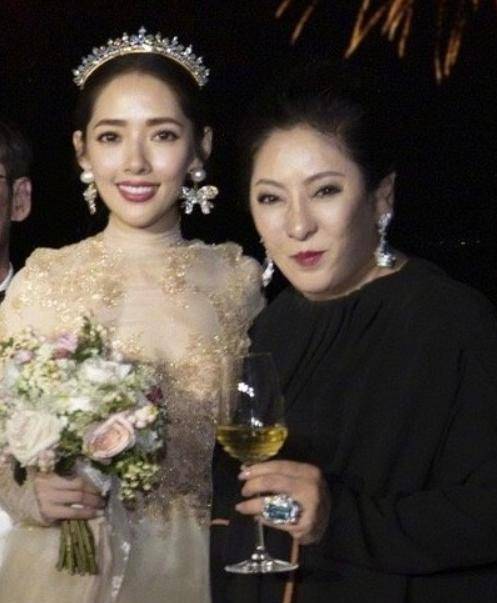 “壕无人性”的5位女星：花钱如流水，她们的消费高到想象不到