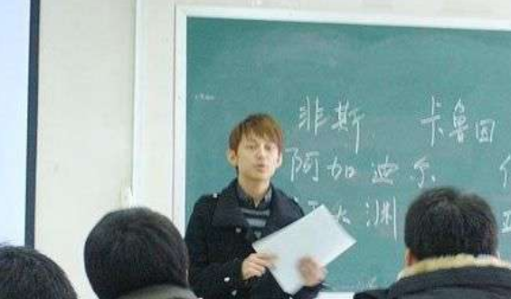 48岁的何炅，也走到了今天