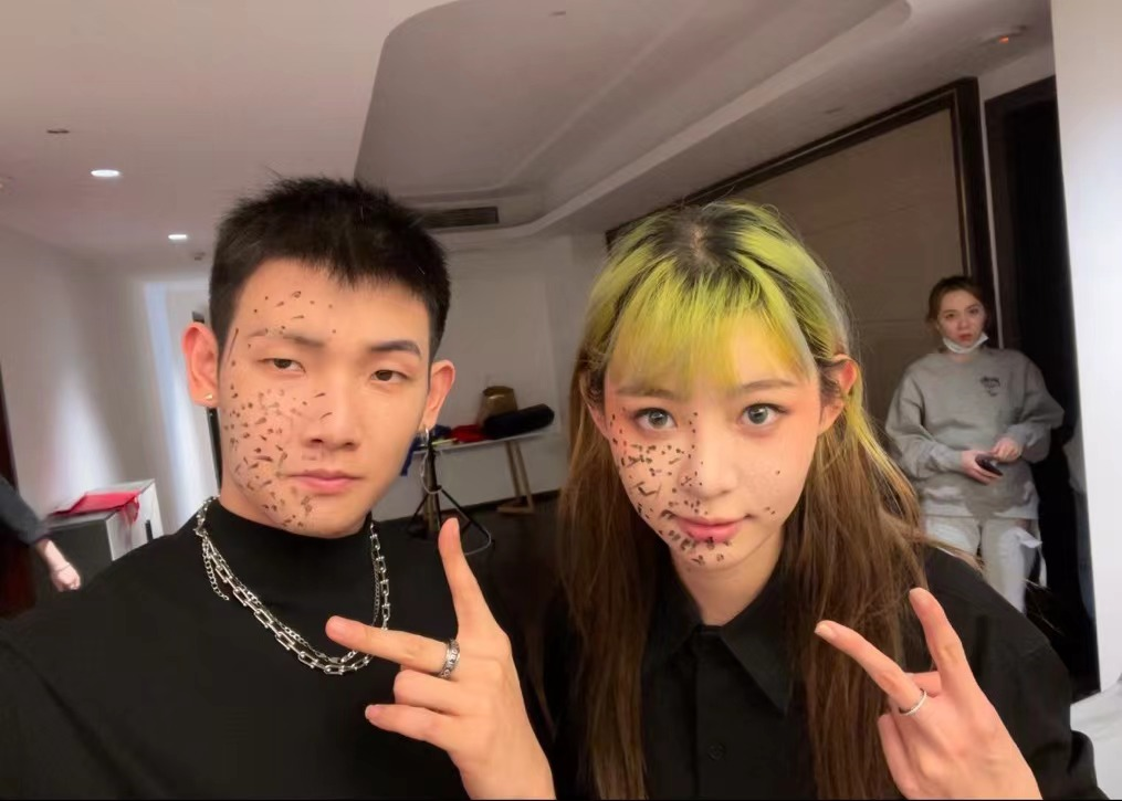 痞幼再惹争议！因三个字得罪蔡徐坤粉丝，过往遭扒本人急忙道歉