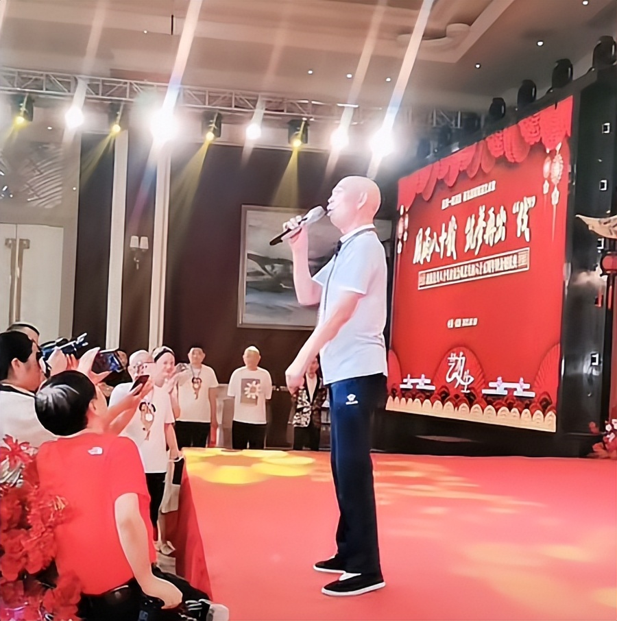 曲艺界又一盛事！沈伐80大寿：李伯清送对联，姜昆、冯巩送祝福