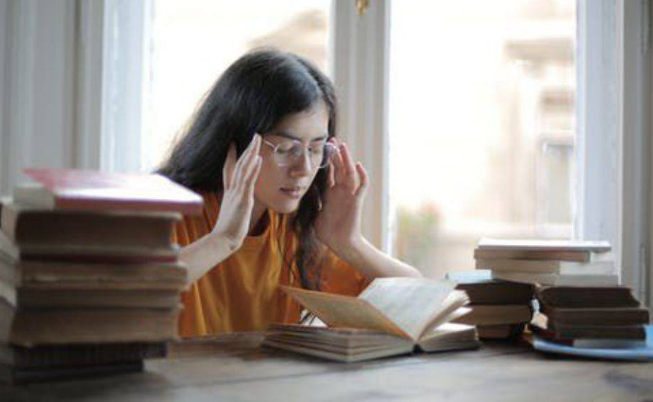 都是“挂科”，大一挂和大三挂有什么不同？两者区别不是一星半点