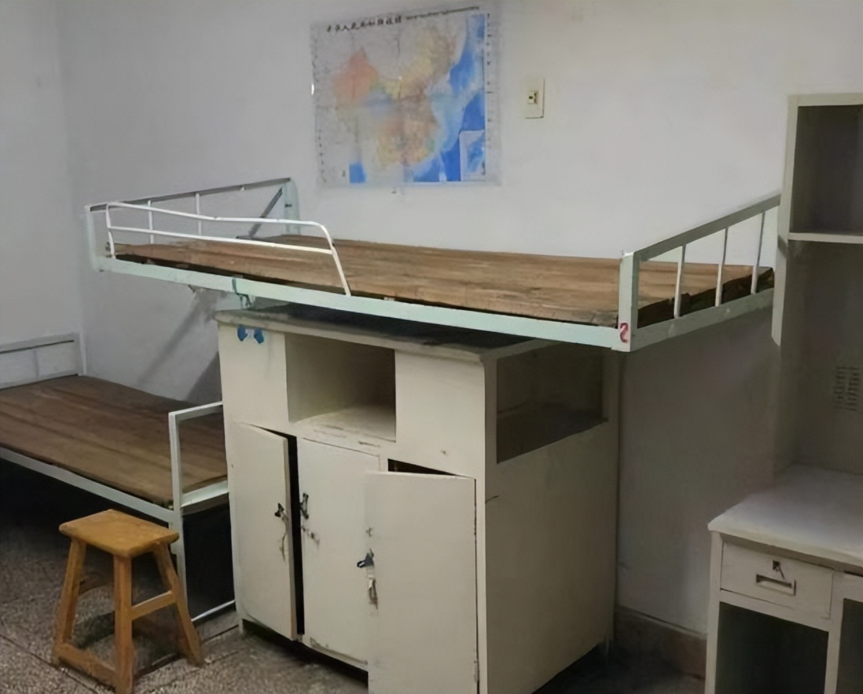 为迎接22届硕士新生，各大高校晒出宿舍环境，仿佛还在贫困线挣扎