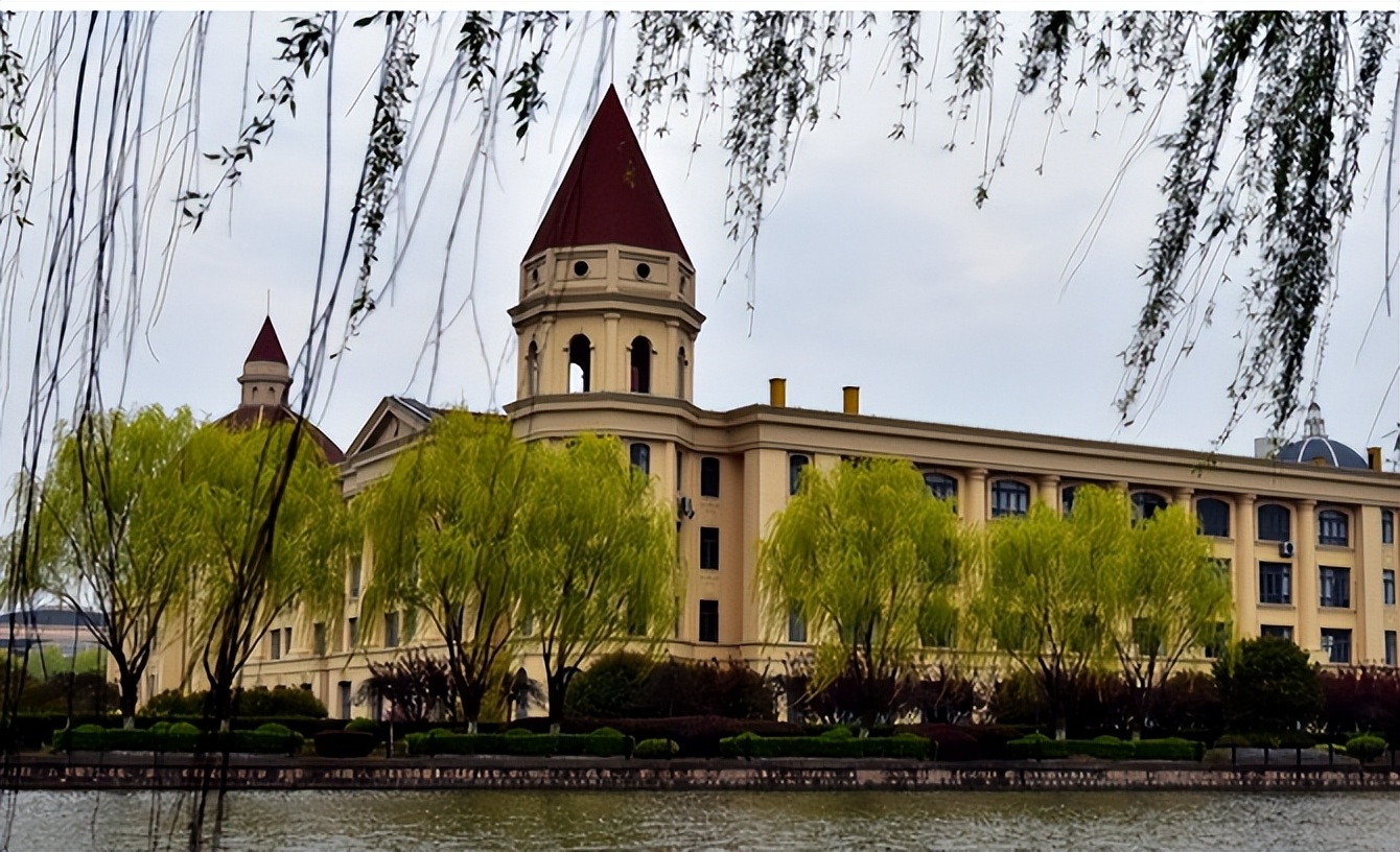 2022世界大学排名更新，哈佛稳坐第一把交椅，清华挺进了前30强