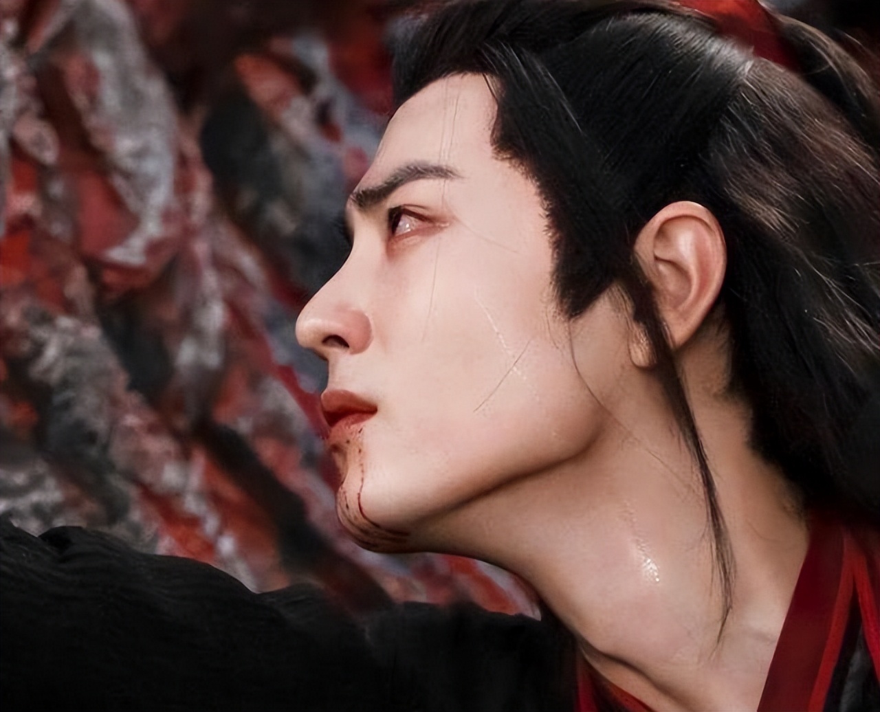 肖战、朱一龙、成毅、任嘉伦、龚俊等男星，谁的战损妆最“假”