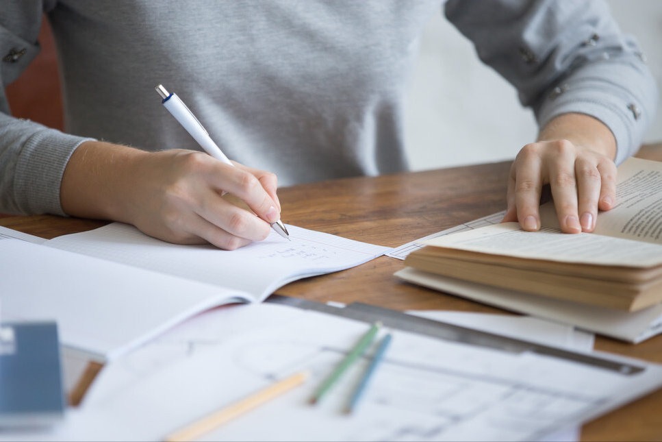 央视王冰冰遭人肉，隐私曝光！拆迁时其他人的补偿信息能公开吗？