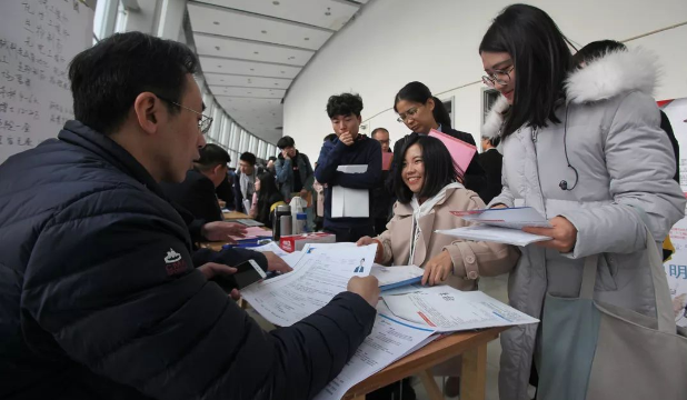 “上过大学”和“没上过大学”的区别，5张图对比清晰，很真实