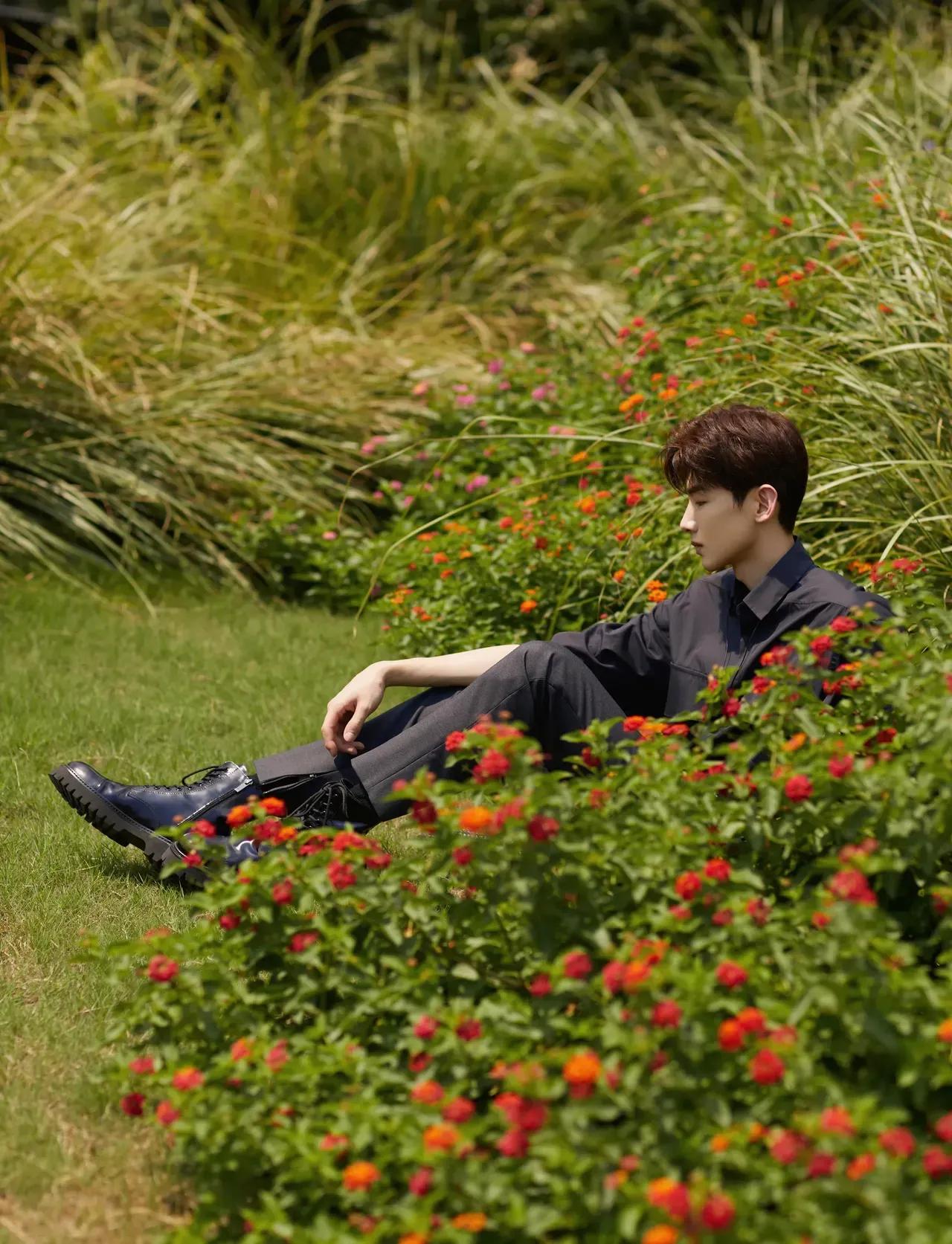 白敬亭黑色系又酷又帅，挺拔阳光，帅气的少年