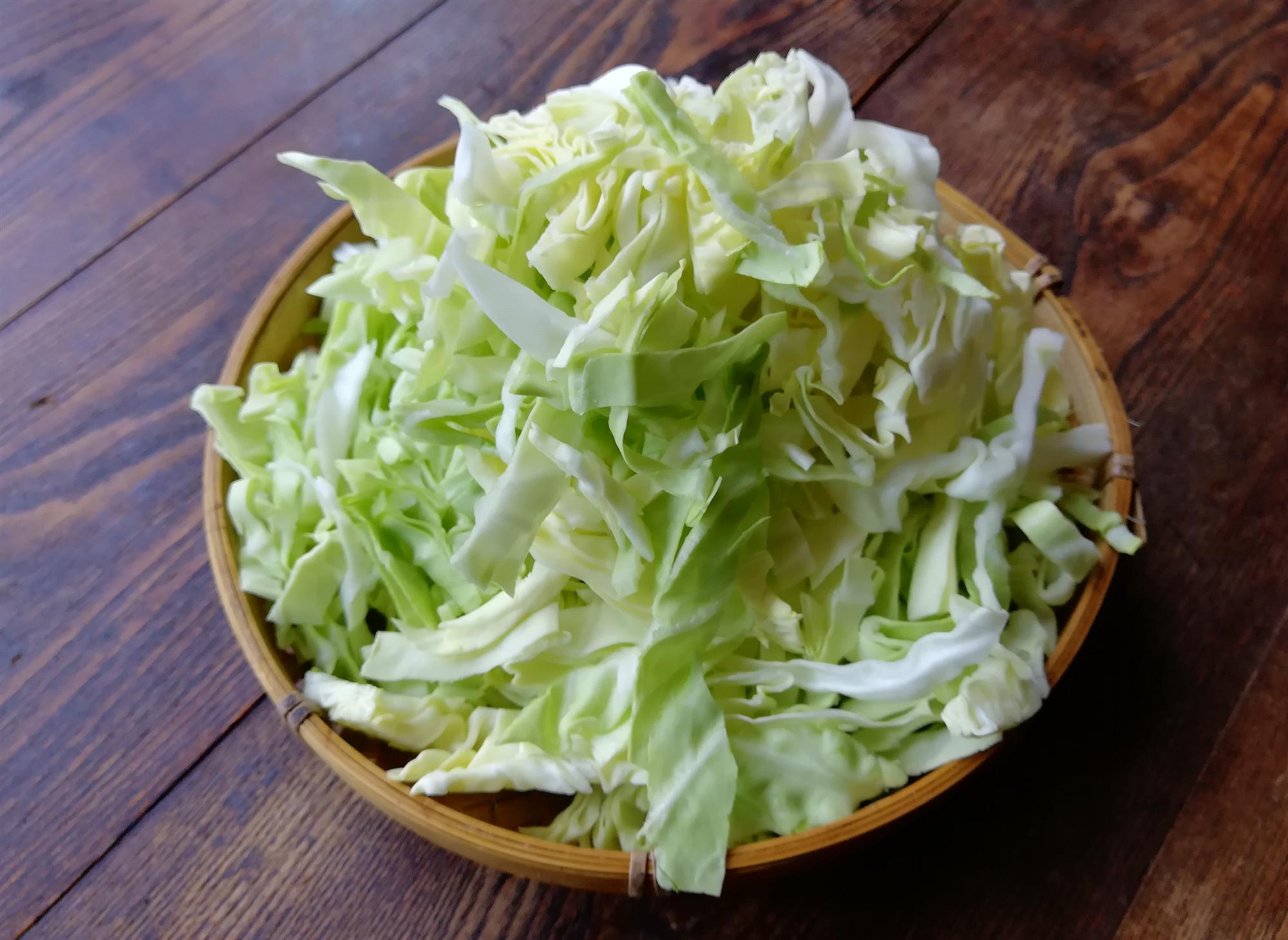 教你营养好吃的包菜鸡蛋饼,美味又低脂,减肥的朋友也能大口吃