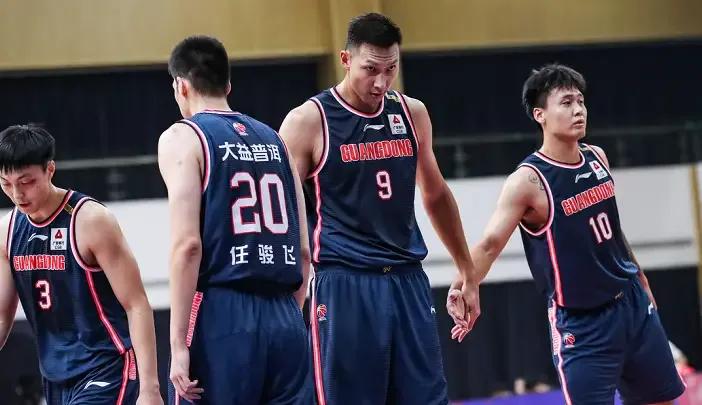 为什么广东球员不去nba(广东队被质疑夺冠可耻5大原因，本省球员没几个，夺冠全靠外地人)