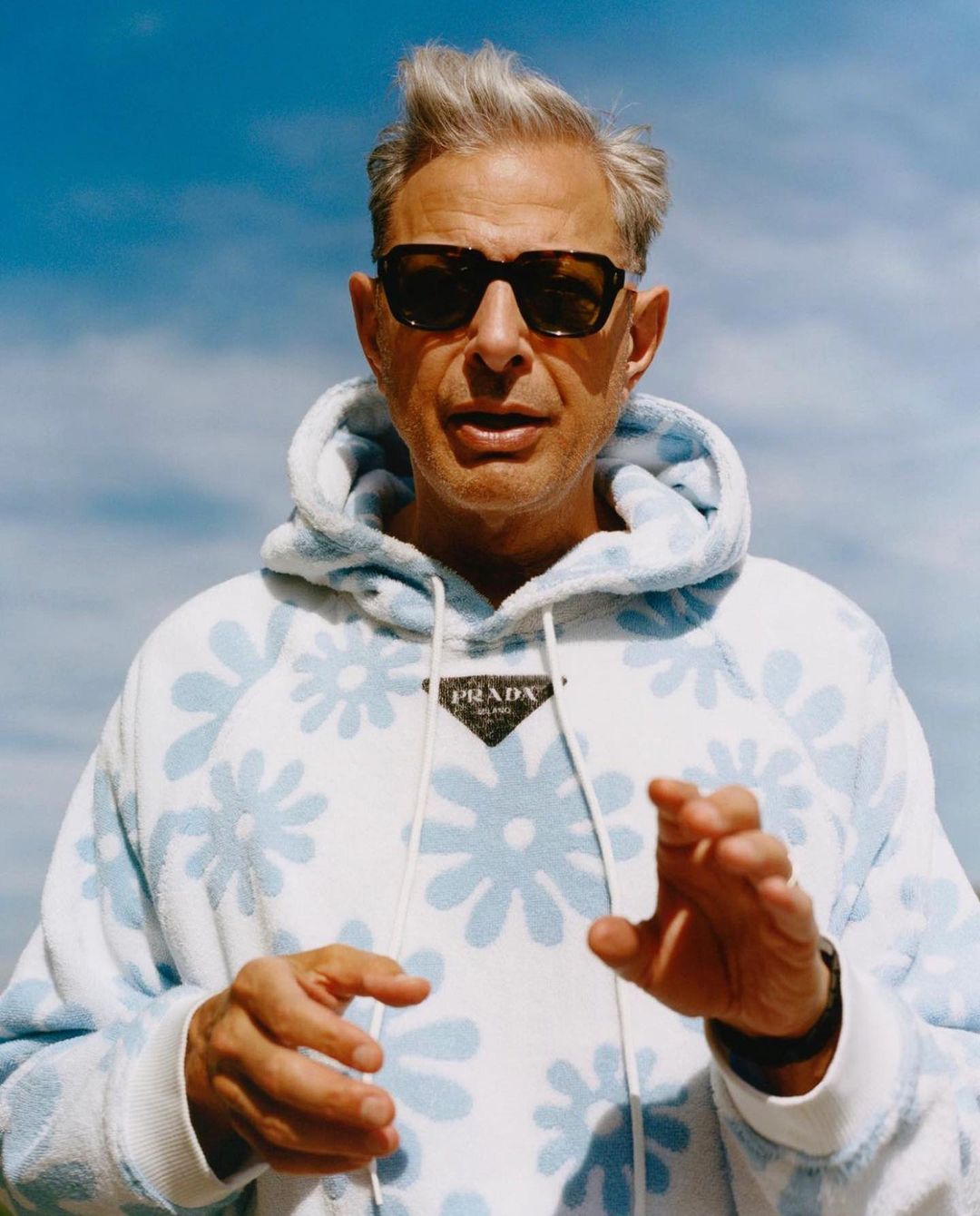 《侏罗纪》马尔科姆博士从年轻帅到老，如今满头白发依然超迷人