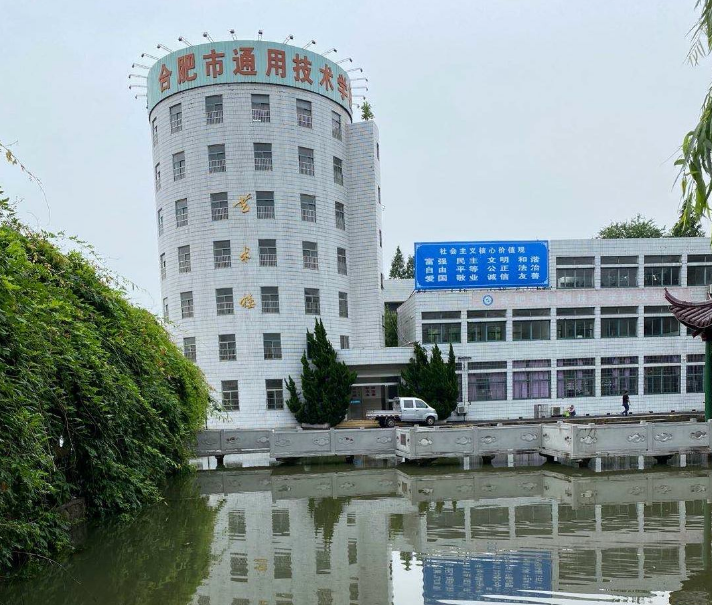 母亲精神病，弟弟脑瘫，安徽25岁女孩每天搂着弟弟睡觉，如今怎样