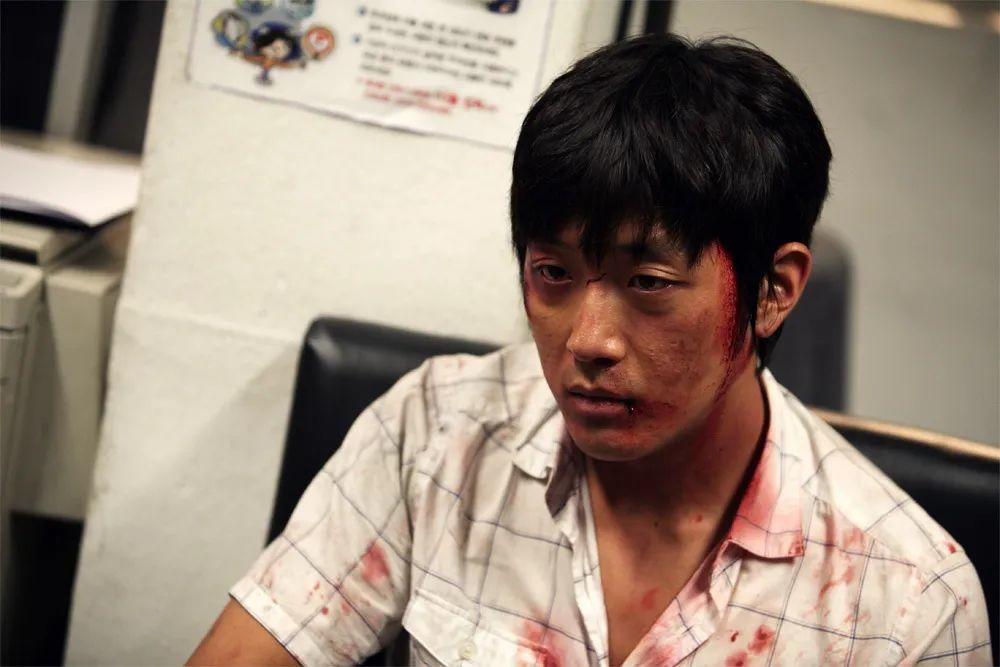 "韩国雨衣杀手",臭名昭著的连环杀人犯,警员扮成女装大佬抓人