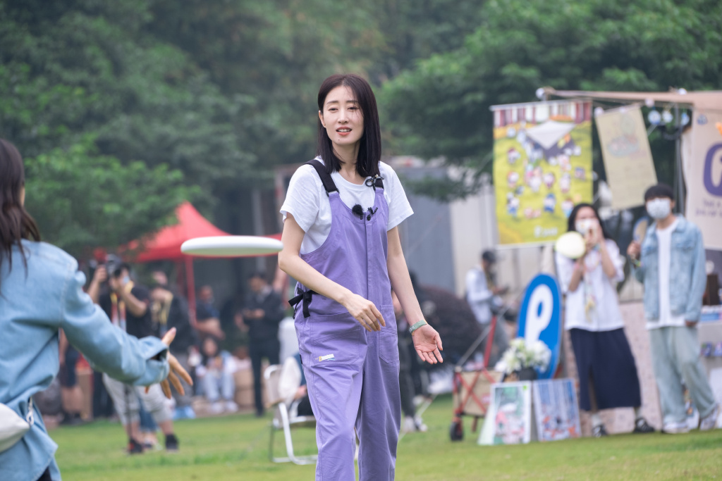 《花儿与少年》湖南台首播，手忙脚乱的明星，让真人秀成为照射镜