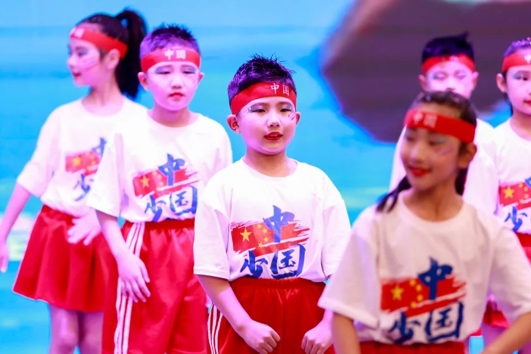 华阳实验小学举行“童星耀五月·艺术绽花开”群舞比赛（续）