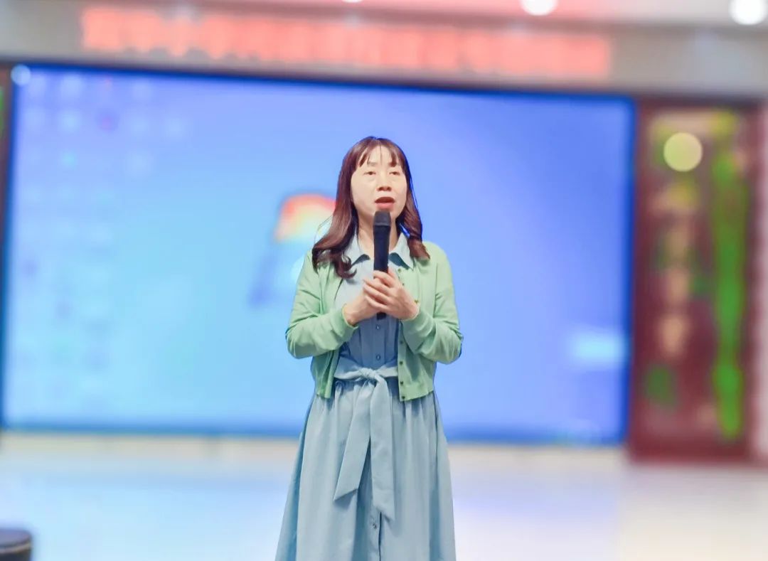 区教科院小学语文教研员付建勇主任开展推进小学阅读实践专题讲座