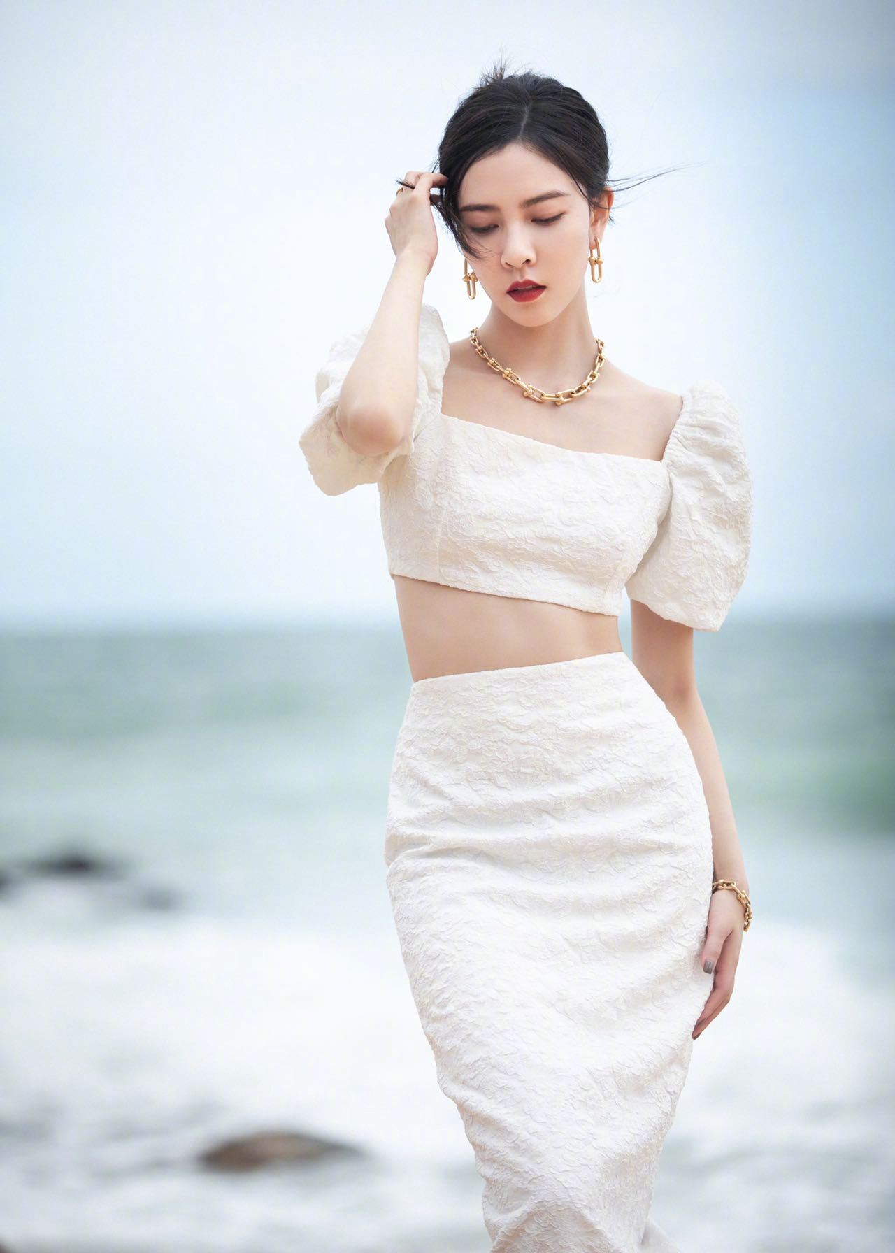 不掩盖全身的美女图片(宋妍霏海边拍性感写真) - 赤虎壹号