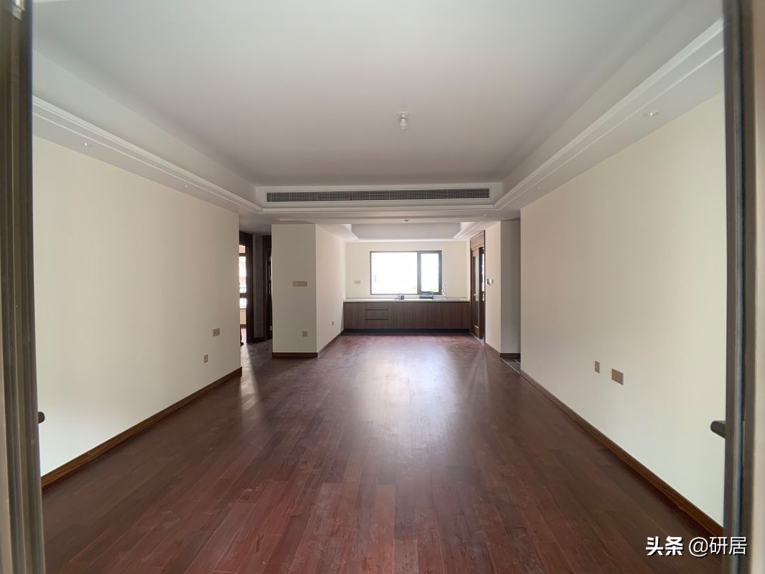 70后大叔的新家，不要门框和踢脚线，全屋化繁为简，氛围清净自然