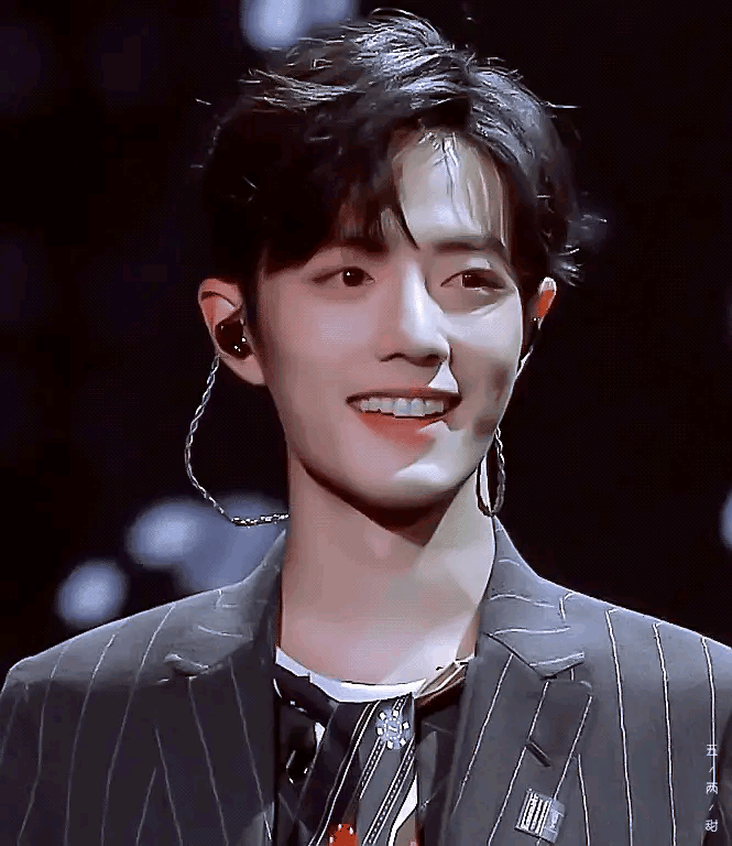 肖战各种深入人心的笑容，尤其是害羞时的笑，看不够啊