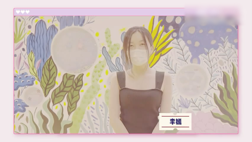 15岁李嫣在嫣然医院墙上作画，穿吊带上衣，亭亭玉立初具女神范儿