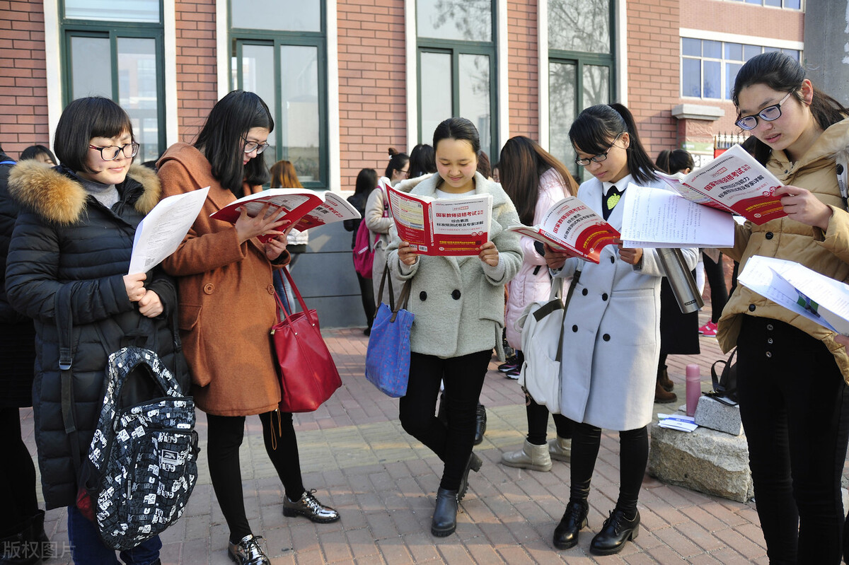 教师资格证笔试考什么内容？有些人裸考也能过，当真有这么简单？