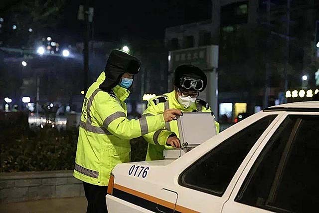 05年审判陈毅锋时欲抹黑执法部门，声称遭受私刑：被吊了15个小时