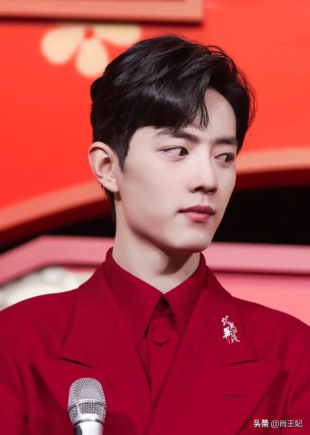 桃桃的一组生图,肖战的眼睛真好看,灵气逼人鲜花与少年绝配