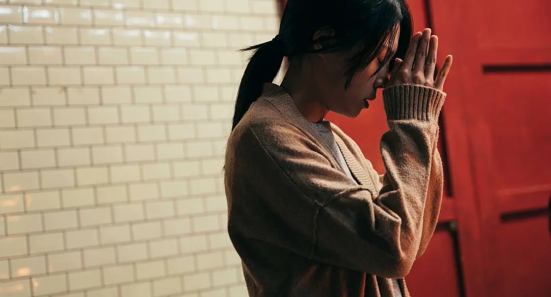 无视“鬼片刺客”的晦气后，《咒》就能从传统鬼片变成中式克苏鲁