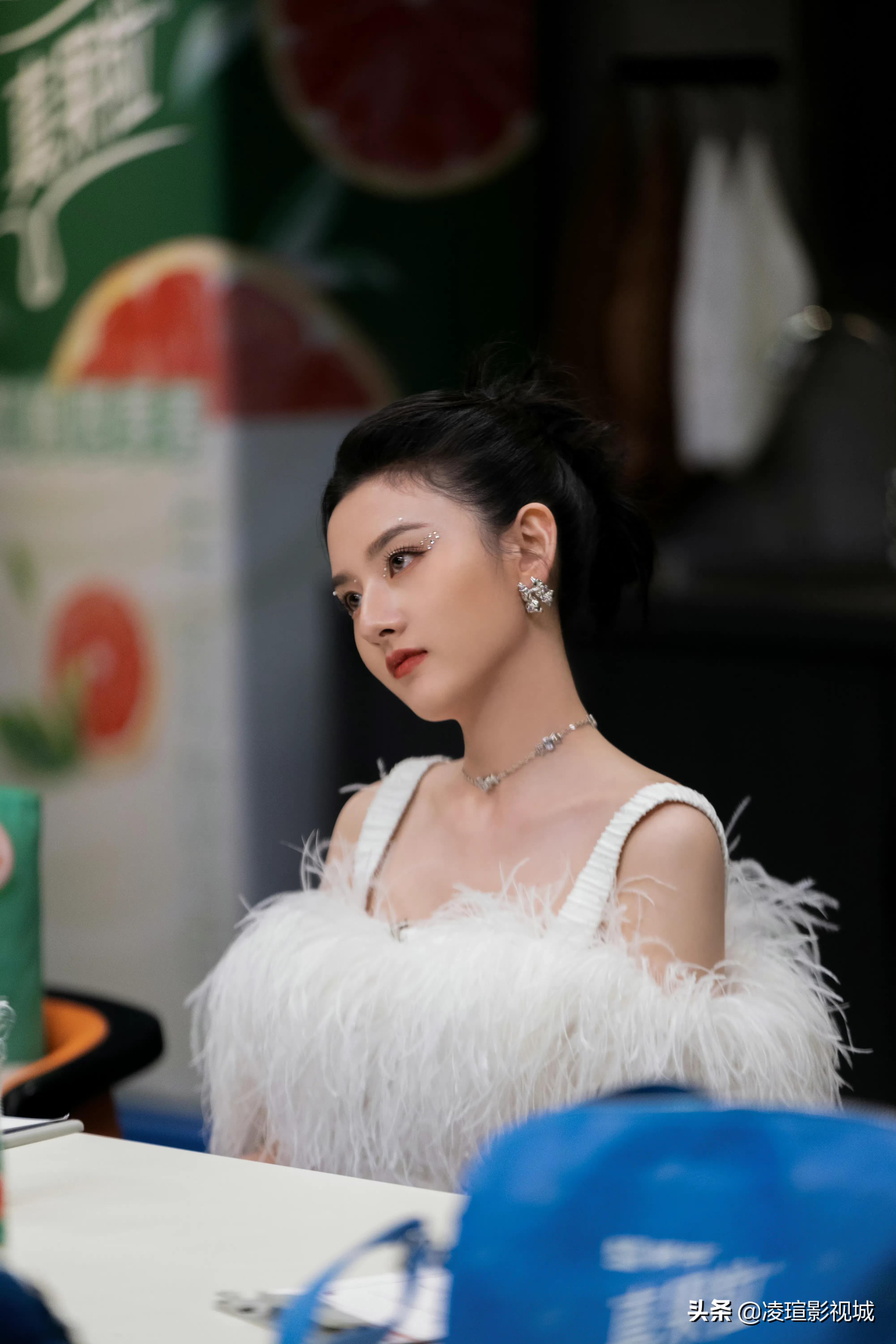 明星壁纸图片分享：宋祖儿（2）