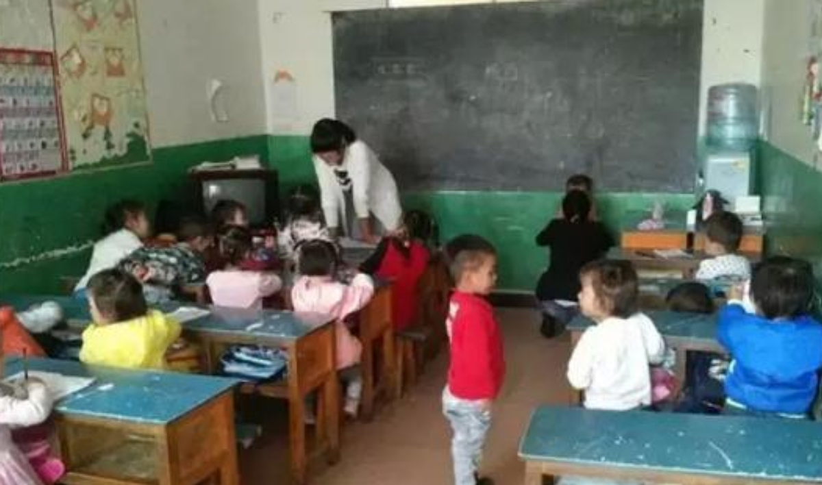 女大学生失踪12年后，她出现在母校废弃房……