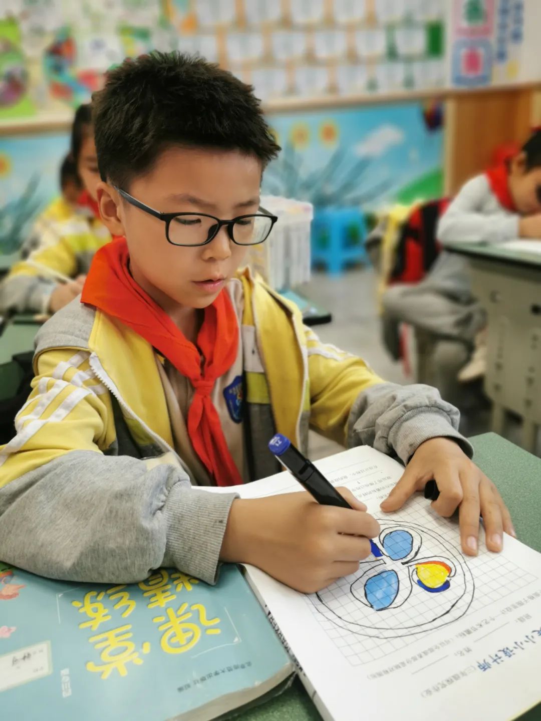 实验小学外国语学校举行“能娃学数学——艺术节徽标设计比赛”