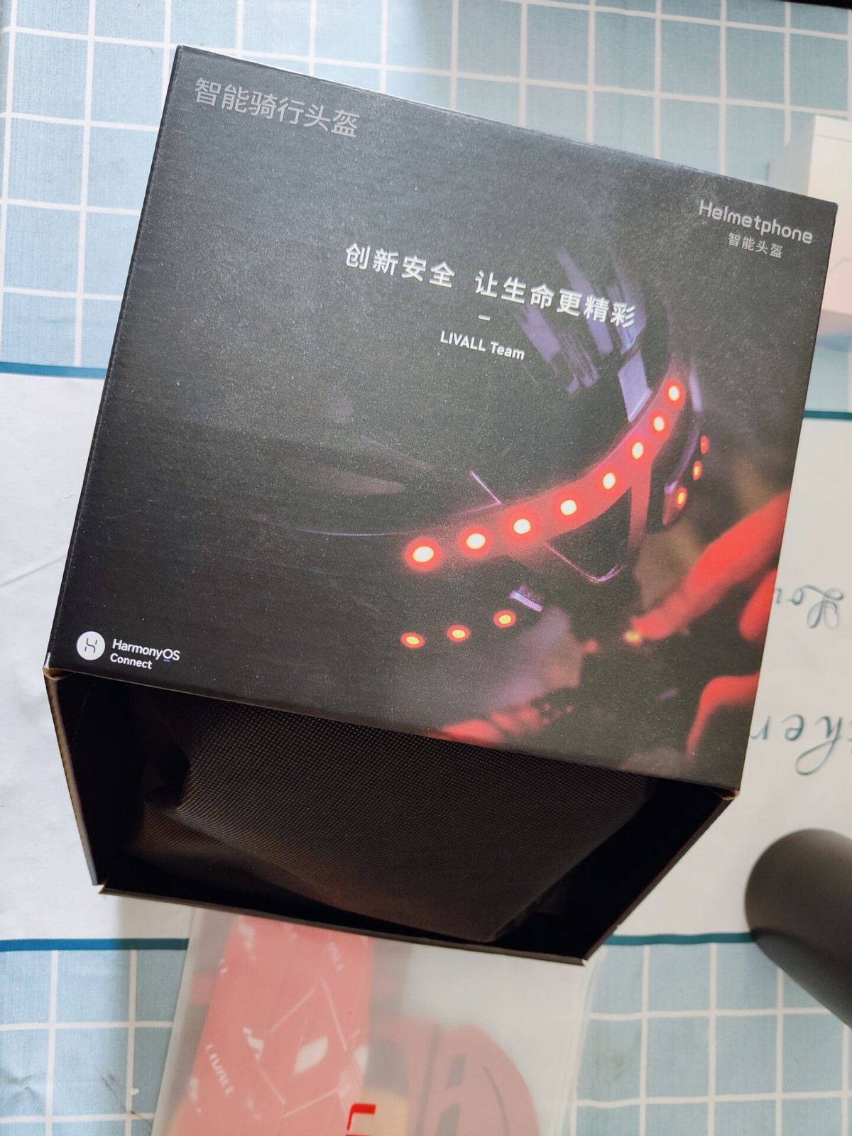 Helmetphone M1T NEO王炸组合：智能灯光+蓝牙音箱+鸿蒙智联