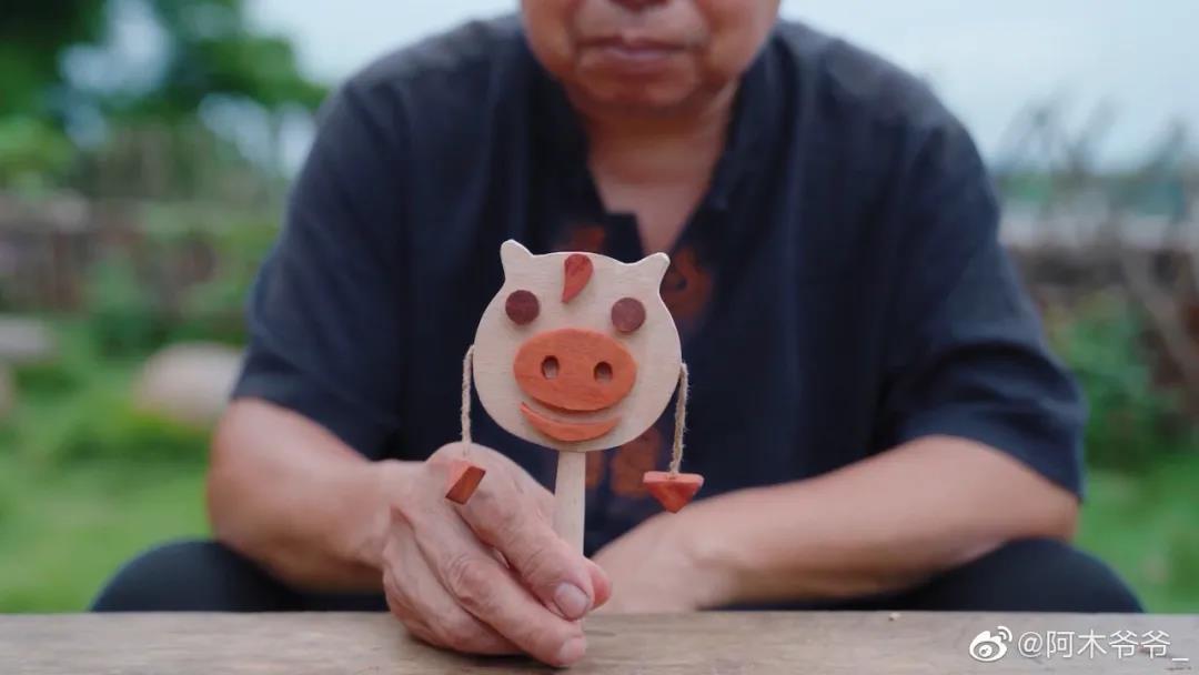 油管获赞1000万，广西大爷造出2600年前鲁班凳，千万老外大赞厉害