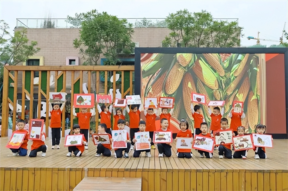 五谷飘香——东坡区齐通幼儿园开展国旗下活动