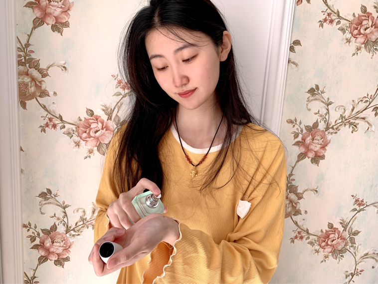 节日送给女生的礼物首选—-冰希黎大师系列茉莉白柚精粹香水