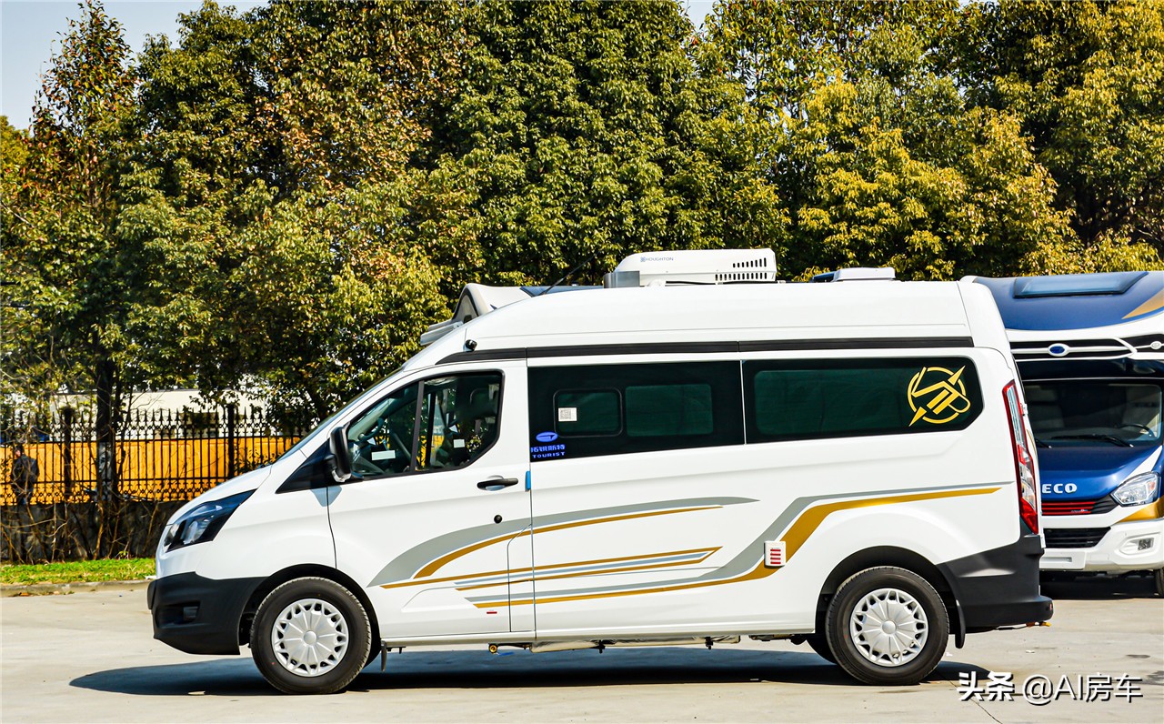 代步,旅行用途多,动力还强,适合小两口的高颜值福特商旅房车