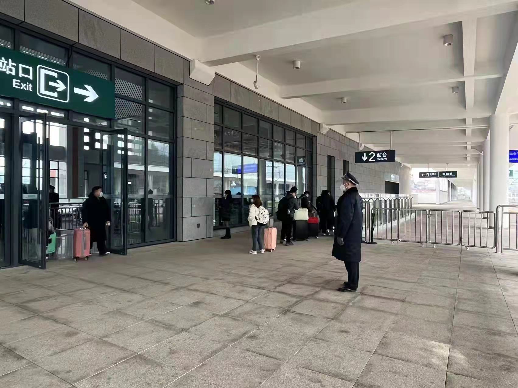 武陵山里的车站充满爱