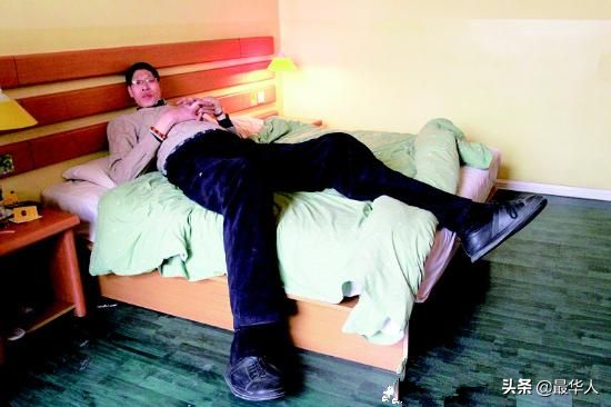 亚洲第一巨人张俊才：比姚明还高半个头，22年前娶妻却至今无子