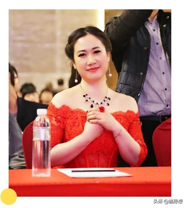 从芙蓉姐姐到凤姐，华丽蜕变的背后是中国女性与命运的抗争