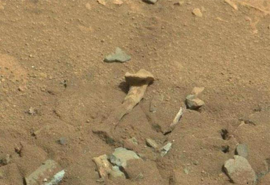 在火星盖尔火山口内，好奇号拍到多张“异物”照片，究竟是什么？
