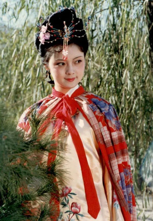 33位老牌簪花美人！林妹妹第一，林芳兵艳绝，你最偏爱谁呢？