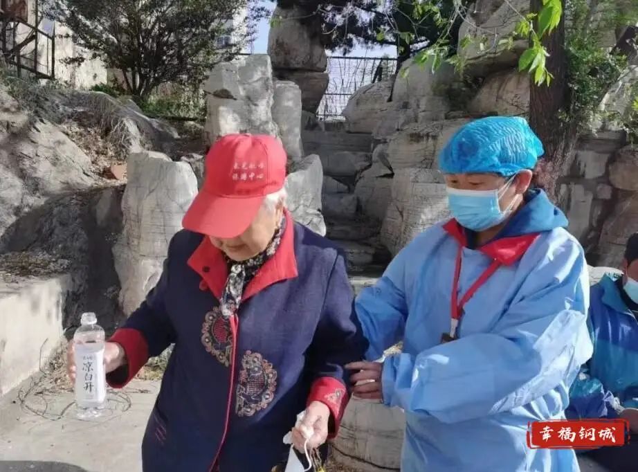 齐心战“疫”·钢城力量丨春暖花开 有你有爱