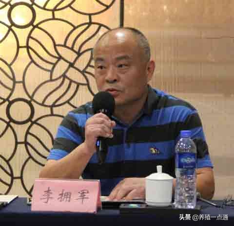 李拥军，江苏射阳人，扬州大学教授、博导，畜禽繁育专家