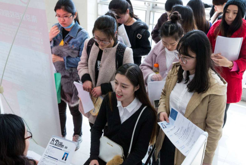 关晓彤考编上岸，小鹿却3次落榜，“星圏学霸”果然不是浪得虚名