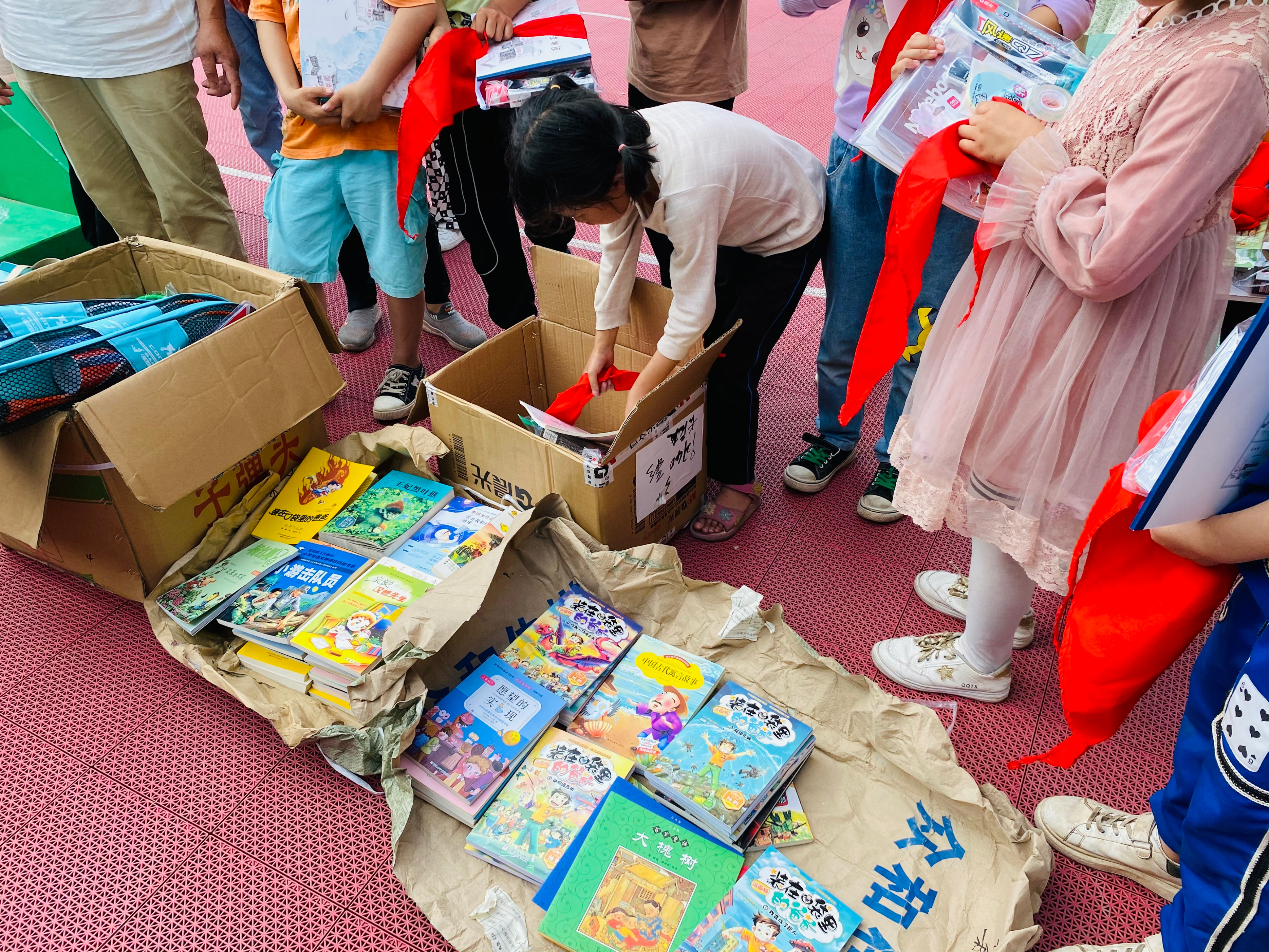 “蜜淘星球”儿童节公益活动，用爱守护童年，传递希望