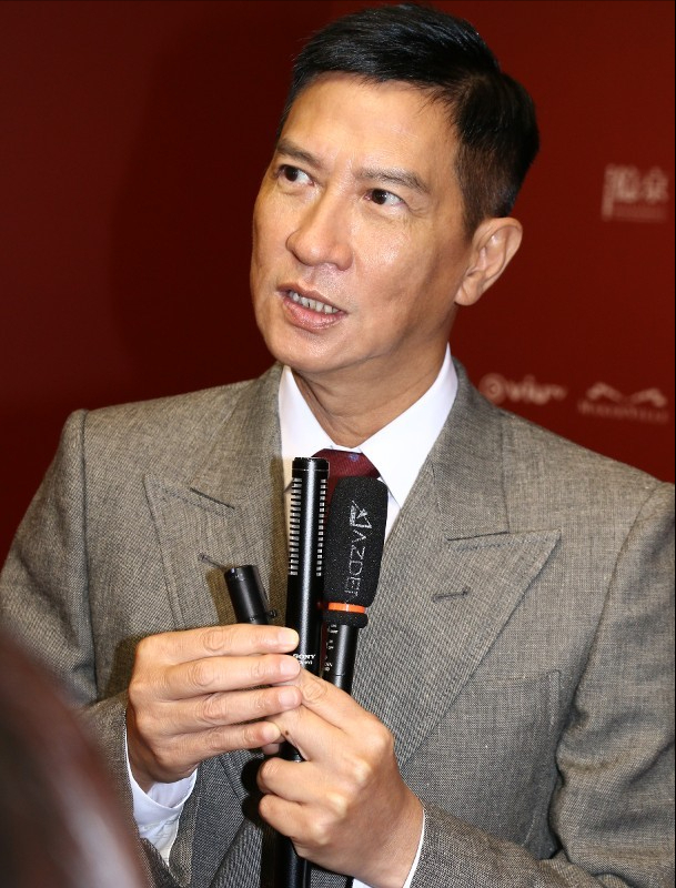 张家辉现身金像奖首谈关咏荷丧弟之痛：生活总有突发事情及困难