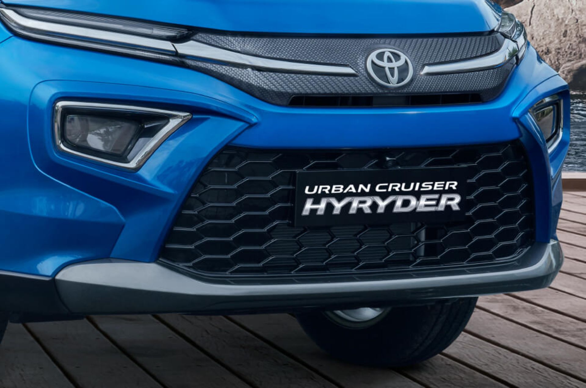 前脸像锋兰达，丰田在印度推出全新Urban Cruiser Hyryder混动SUV
